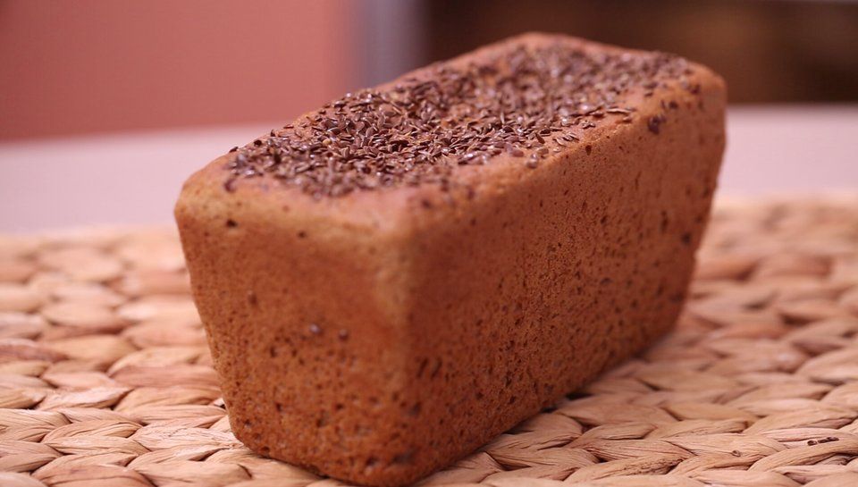 Постный хлеб рецепт в духовке домашних условиях. Ржаной хлеб. Буханка ржаного хлеба. Постный хлеб. Формование пшенично ржаного хлеба.